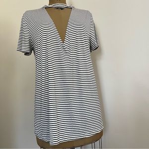 2/$20 American Threads Raw Edge V-Neck Short Sleeve Top